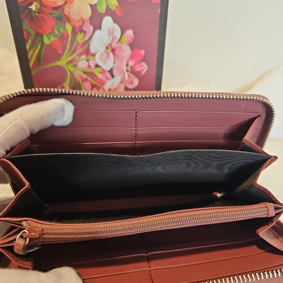 Gucci GG Supreme Monogram Blooms Zip Wallet - Picture 4 of 4